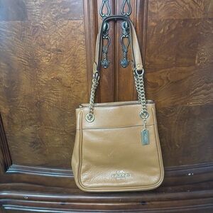 COACH CAMMIE LEATHER CHAIN
BUCKET BAG